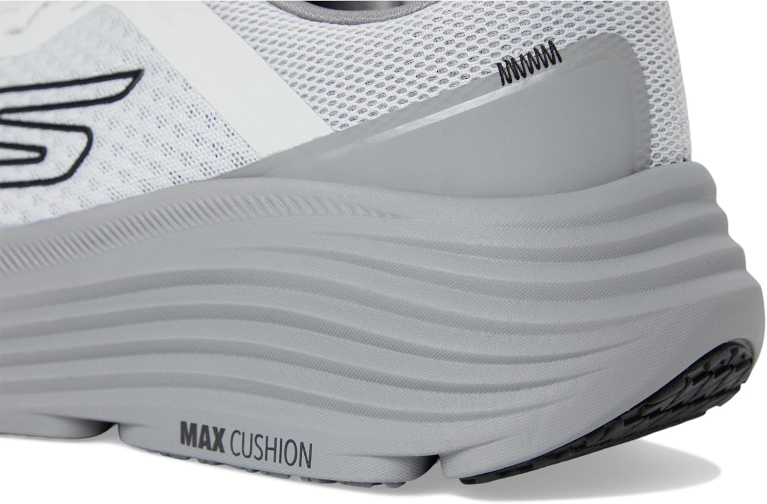 스케쳐스 맥스 Cushioning Endeavour