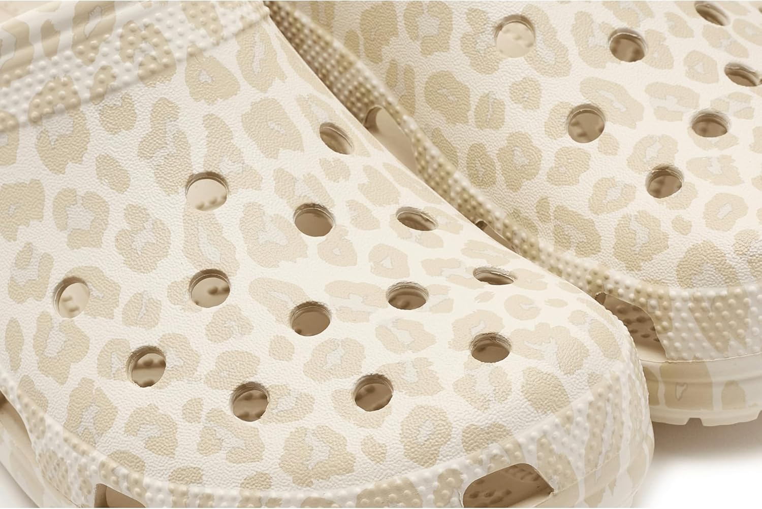 크록스 클래식 Clog Seasonal Graphic